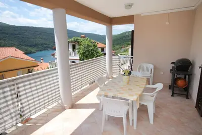 Image de Appartement de deux chambres avec la terrasse et la vue sur le mer Duga Luka (Prtlog), Labin (A-5528-a)