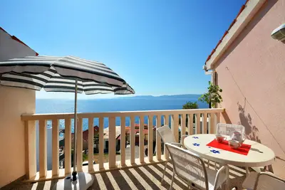 Image de Appartement d'une chambre avec la terrasse et la vue sur le mer Pisak, Omis (A-7521-b)
