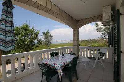 Image de Appartement de deux chambres avec la terrasse et la vue sur le mer Povljana, Pag (A-6502-b)