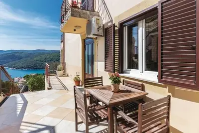 Image de Appartement de deux chambres avec la terrasse et la vue sur le mer Rabac, Labin (A-7441-b)