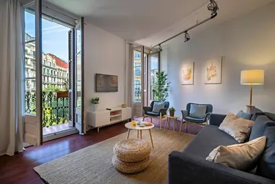 Stunning eixample 2 bedroom up to 6