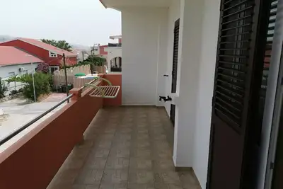 Image de Appartement de deux chambres avec la terrasse et la vue sur le mer Pag (A-6329-b)