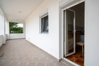 Image de Appartement de deux chambres avec la terrasse Vir (A-12692-b)