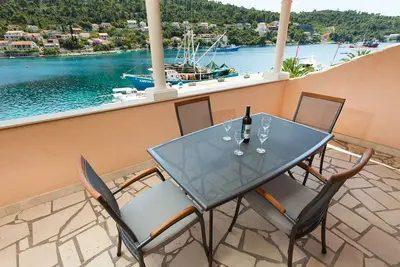 Image de Appartement de deux chambres avec la terrasse et la vue sur le mer Brna, Korcula (A-7553-a)