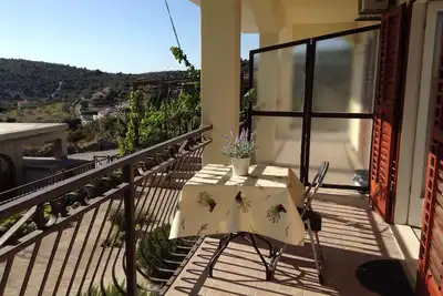 Image de Appartement d'une chambre avec la terrasse et la vue sur le mer Kanica, Rogoznica (A-11818-b)