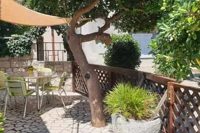 Image de Appartement de deux chambres avec la terrasse Cunski, Losinj (A-7951-a)