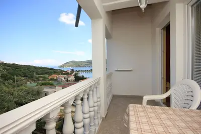 Image de Appartement de deux chambres avec la terrasse et la vue sur le mer Vis (A-8531-c)