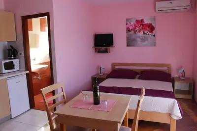 Image de Garçonnière avec le balcon et la vue sur le mer Bibinje, Zadar (As-5786-b)