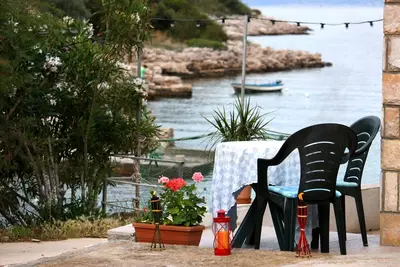 Image de Garçonnière prés de la plage Baie Zaraće (Gdinj), Hvar (As-2047-a)