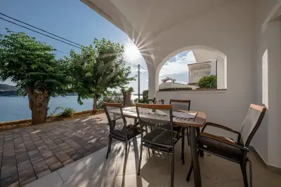Image de Appartement de deux chambres prés de la plage Supetarska Draga - Gornja, Rab (A-11579-a)