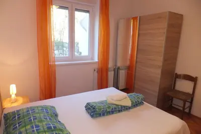 Image de Appartement d'une chambre prés de la plage Supetarska Draga - Gornja, Rab (A-5054-b)