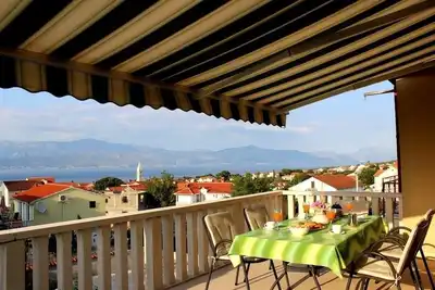 Image de Appartement de trois chambres avec la terrasse et la vue sur le mer Supetar, Brac (A-5628-a)