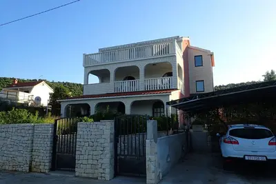 Image de Appartement de deux chambres prés de la plage Slatine, Ciovo (A-1128-b)