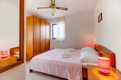 Image de Appartement de deux chambres avec la terrasse et la vue sur le mer Mali Losinj, Losinj (A-376-a)