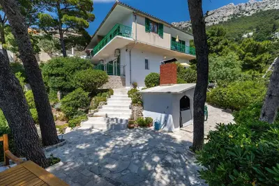Image de Garçonnière avec le balcon et la vue sur le mer Brela, Makarska (As-2713-a)