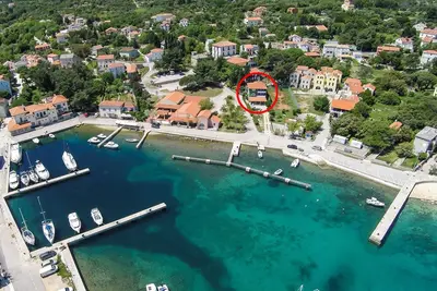 Image de Appartement de deux chambres avec le balcon et la vue sur le mer Nerezine, Losinj (A-11815-a)