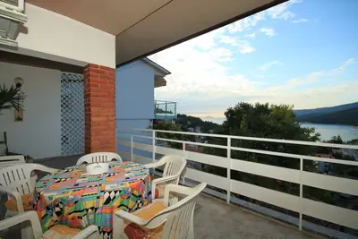 Appartement de deux chambres avec la terrasse et la vue sur le mer Rabac, Labin (A-7465-a)