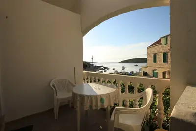 Appartement d'une chambre prés de la plage Rukavac, Vis (A-1154-a)