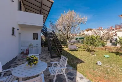 Garçonnière avec la terrasse Novigrad (As-2536-c)