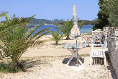 Image de Garçonnière prés de la plage Baie Kuncabok, Ugljan (As-8255-a)