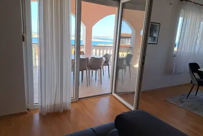 Image de Appartement de deux chambres avec la terrasse et la vue sur le mer Povljana, Pag (A-6296-a)