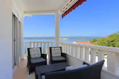 Image de Appartement d'une chambre avec la terrasse et la vue sur le mer Lokva Rogoznica, Omis (A-13226-b)
