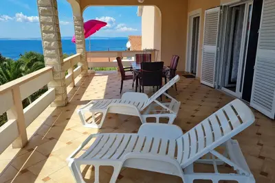 Image de Appartement de deux chambres avec la terrasse et la vue sur le mer Lun, Pag (A-4062-a)