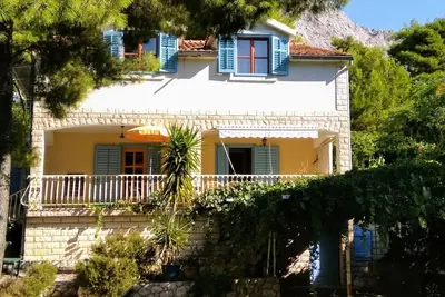 Image de Appartement de deux chambres avec la terrasse Ivan Dolac, Hvar (A-8711-c)