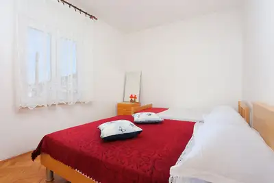 Image de Appartement de deux chambres avec air conditionné Vinisce, Trogir (A-11029-a)