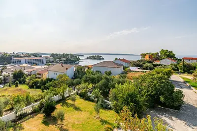 Image de Garçonnière avec le balcon et la vue sur le mer Banjol, Rab (As-5022-a)