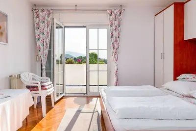 Image de Appartement d'une chambre avec la terrasse et la vue sur le mer Banjol, Rab (A-5022-c)