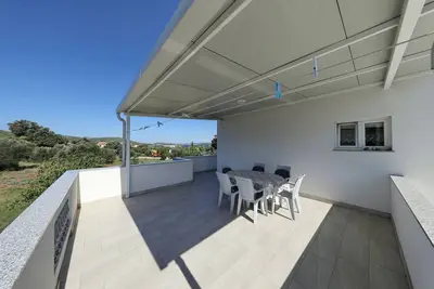 Image de Appartement de deux chambres avec la terrasse et la vue sur le mer Tkon, Pasman (A-8302-b)