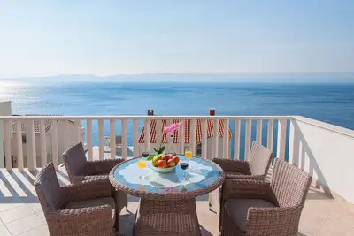 Image de Appartement de deux chambres avec la terrasse et la vue sur le mer Pisak, Omis (A-2827-d)