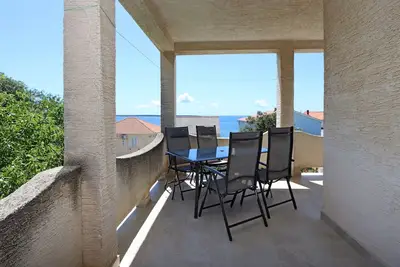 Image de Appartement de deux chambres avec la terrasse et la vue sur le mer Mandre, Pag (A-3084-a)