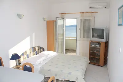 Image de Appartement d'une chambre avec la terrasse et la vue sur le mer Pisak, Omis (A-4815-c)