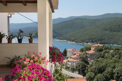 Image de Appartement d'une chambre avec la terrasse et la vue sur le mer Rabac, Labin (A-2340-c)