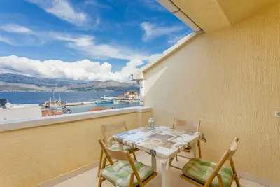 Image de Appartement de deux chambres avec la terrasse et la vue sur le mer Postira, Brac (A-739-d)