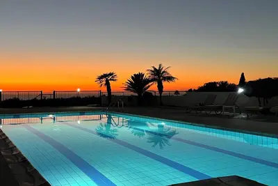 Image de Paradise par son nom, le paradis de la nature. Cela ressemble plus Ă une station, d'une villa! !