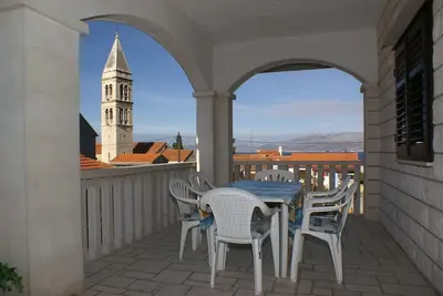 Image de Appartement de trois chambres avec la terrasse et la vue sur le mer Supetar, Brac (A-2956-a)