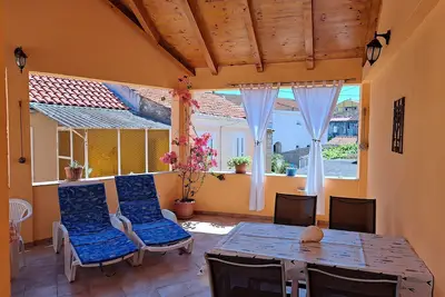 Appartement de deux chambres avec la terrasse et la vue sur le mer Kukljica, Ugljan (A-8209-a)