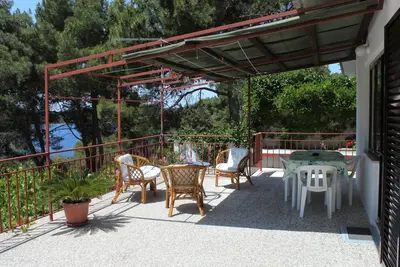 Appartement de deux chambres avec la terrasse et la vue sur le mer Mali Losinj, Losinj (A-2493-b)