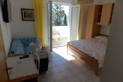 Image de Appartement d'une chambre avec le balcon et la vue sur le mer Barbat, Rab (A-4862-a)