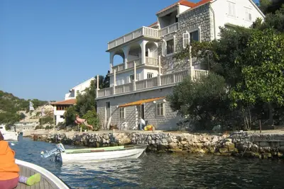 Image de Appartement de deux chambres prés de la plage Zaklopatica, Lastovo (A-8346-a)