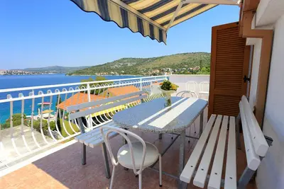 Image de Appartement de trois chambres prés de la plage Razanj, Rogoznica (A-10373-c)
