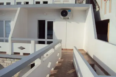 Image de Appartement de deux chambres avec la terrasse et la vue sur le mer Metajna, Pag (A-12443-a)
