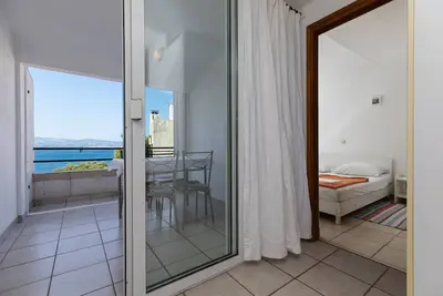 Image de Appartement d'une chambre prés de la plage Nemira, Omis (A-2782-d)