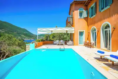 Image de Villa Agapi - Location De Voiture Gratuite! Piscine privée, Wi-Fi & A / C ainsi que de belles vues sur la mer