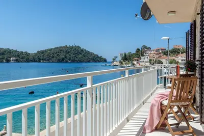 Image de Appartement de deux chambres avec le balcon et la vue sur le mer Brna, Korcula (A-561-a)