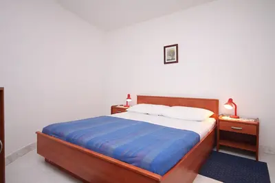 Image de Appartement de deux chambres avec la terrasse et la vue sur le mer Zavala, Hvar (A-8710-b)
