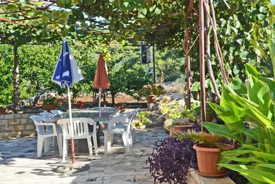 Image de Appartement de trois chambres avec la terrasse et la vue sur le mer Slatine, Ciovo (A-6891-a)